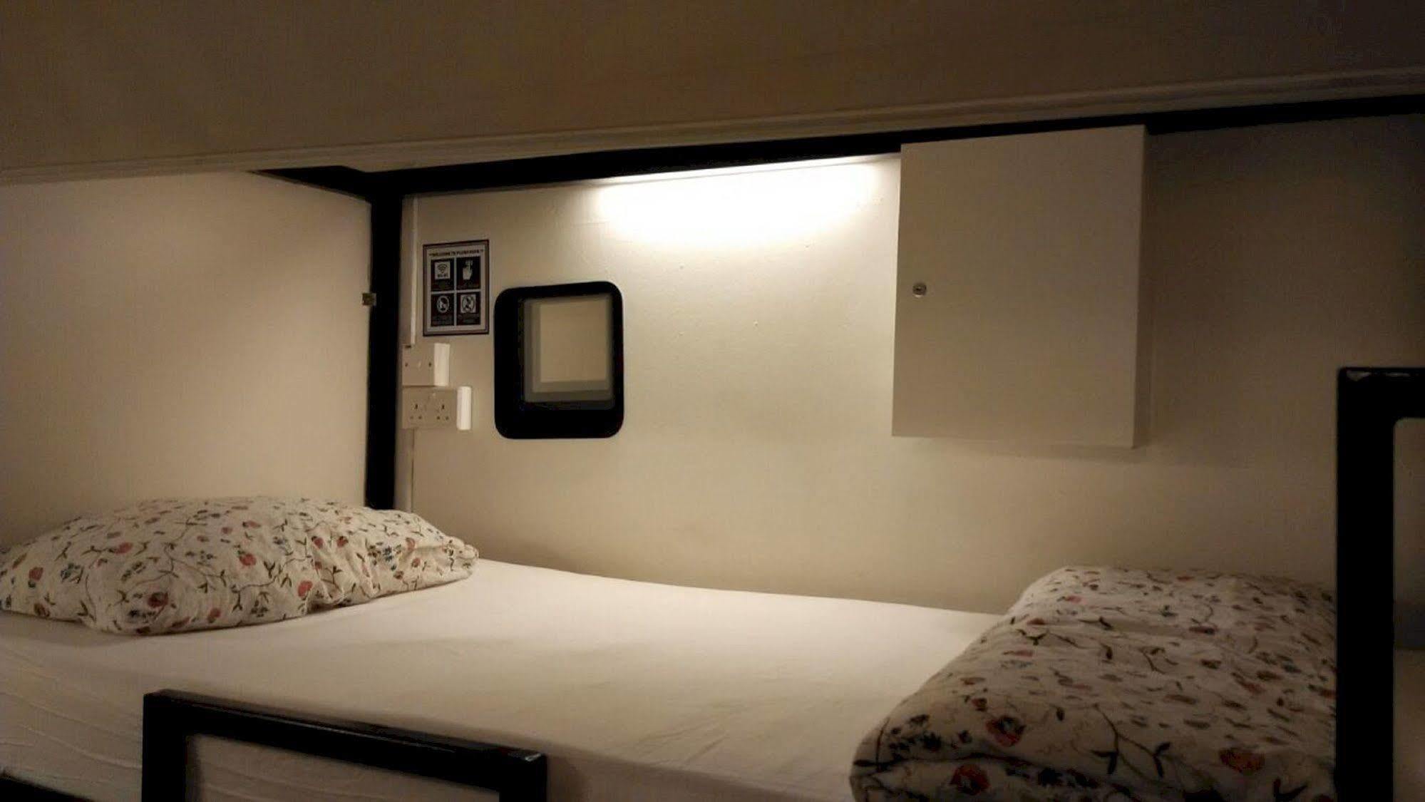 Hostel Plush Pods Singapur Exterior foto